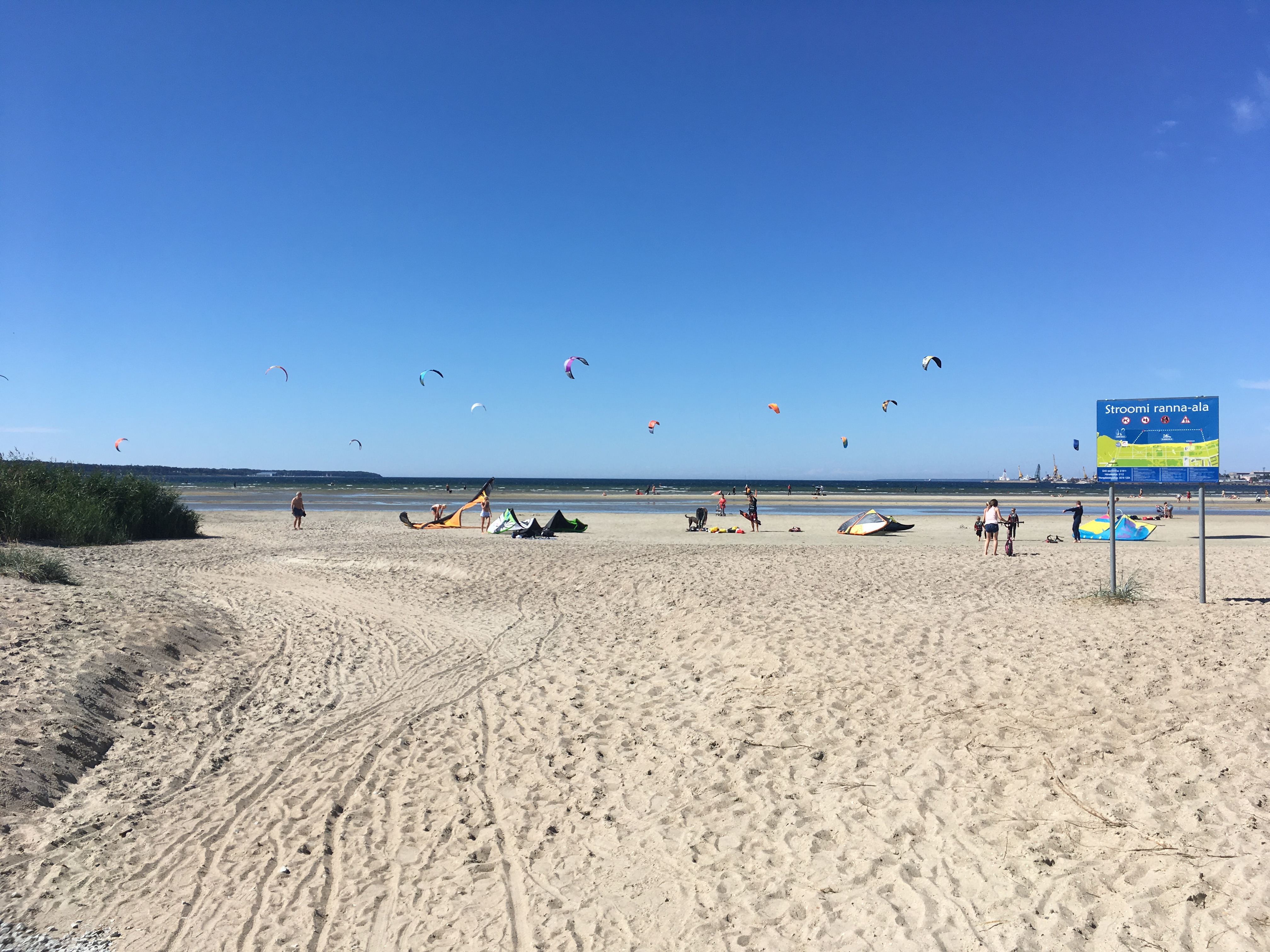 Kitesurfing in Stroomi